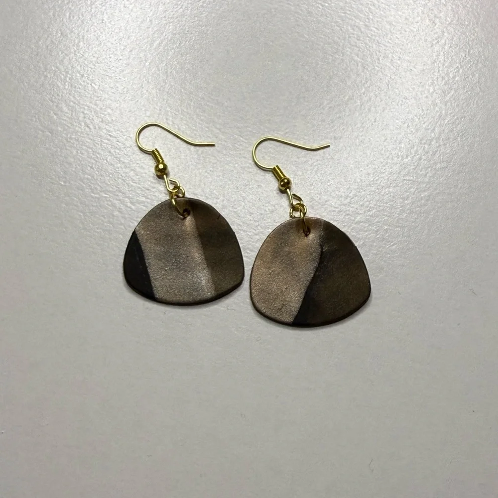 Polymer clay earrings 🖤